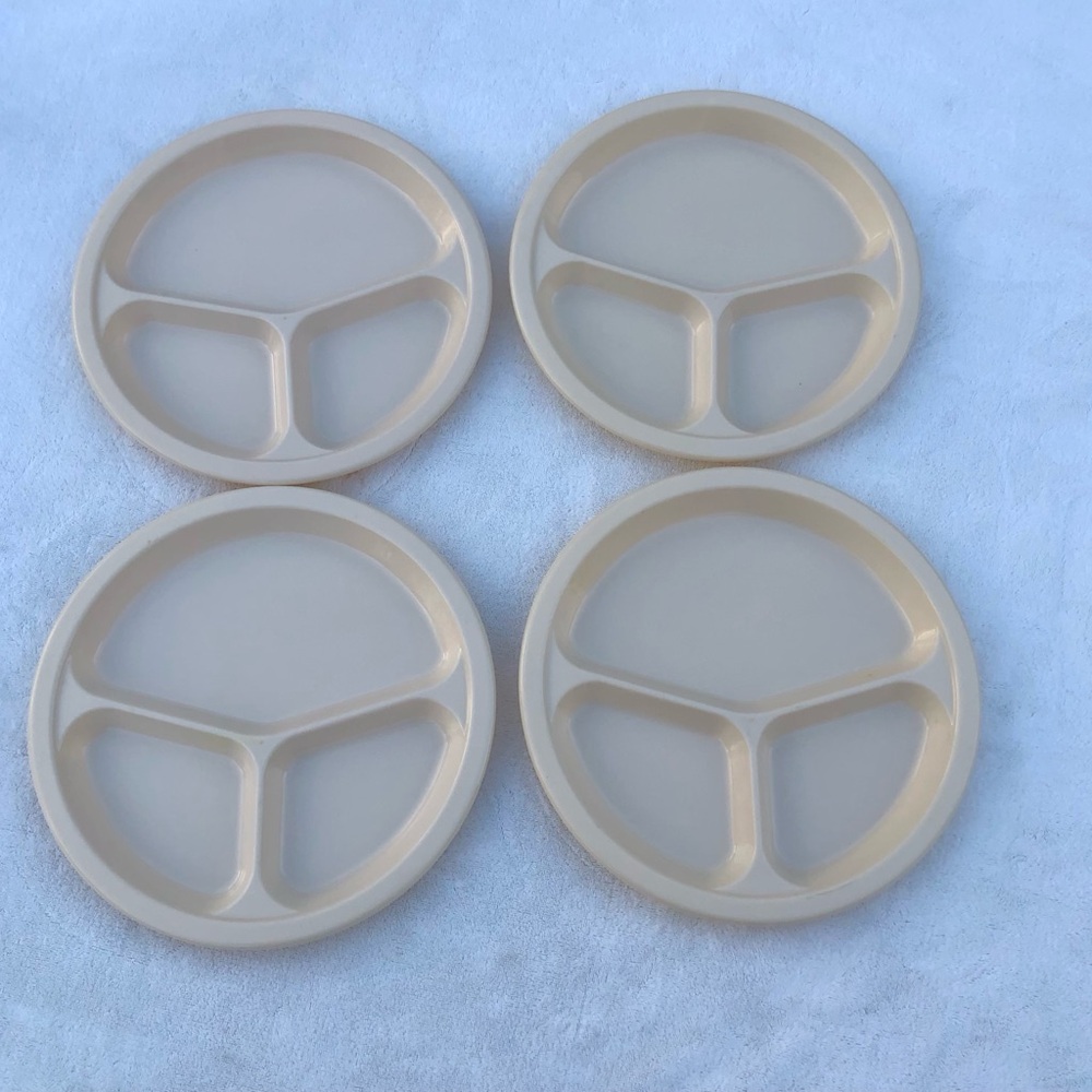 Arrow 4 Plastic Divider Round Plates Beige